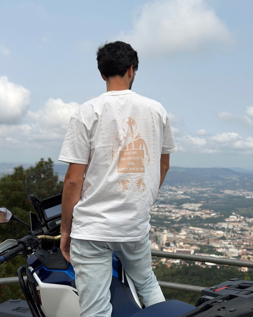 T-SHIRT CRIME