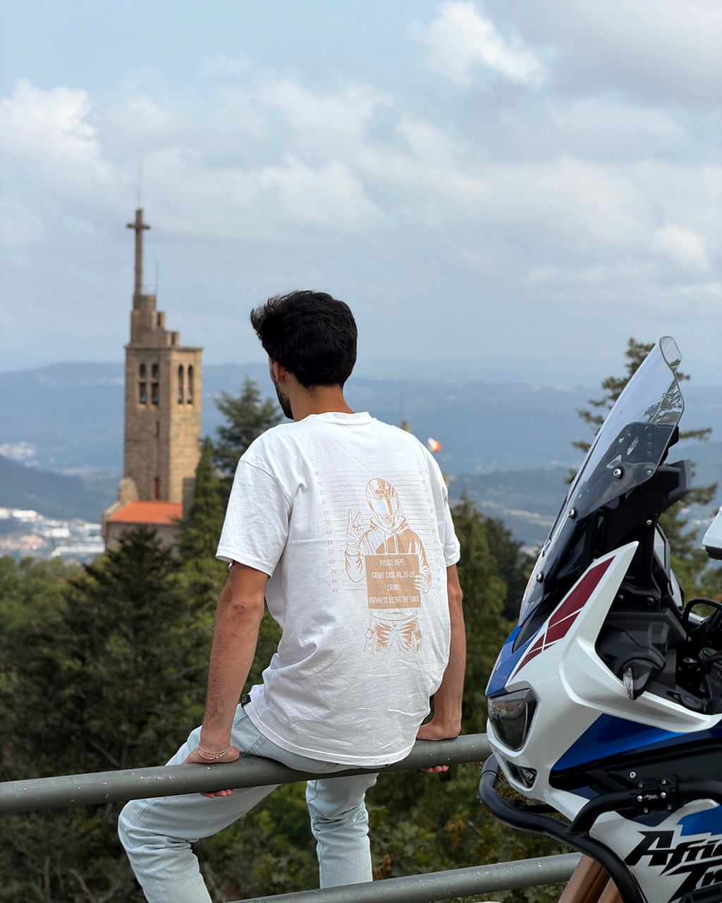 T-SHIRT CRIME