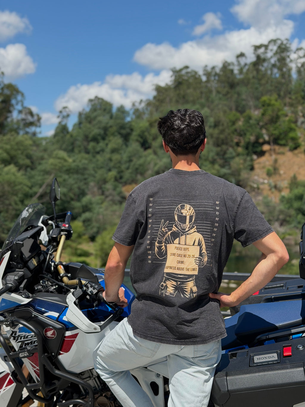 T-SHIRT CRIME